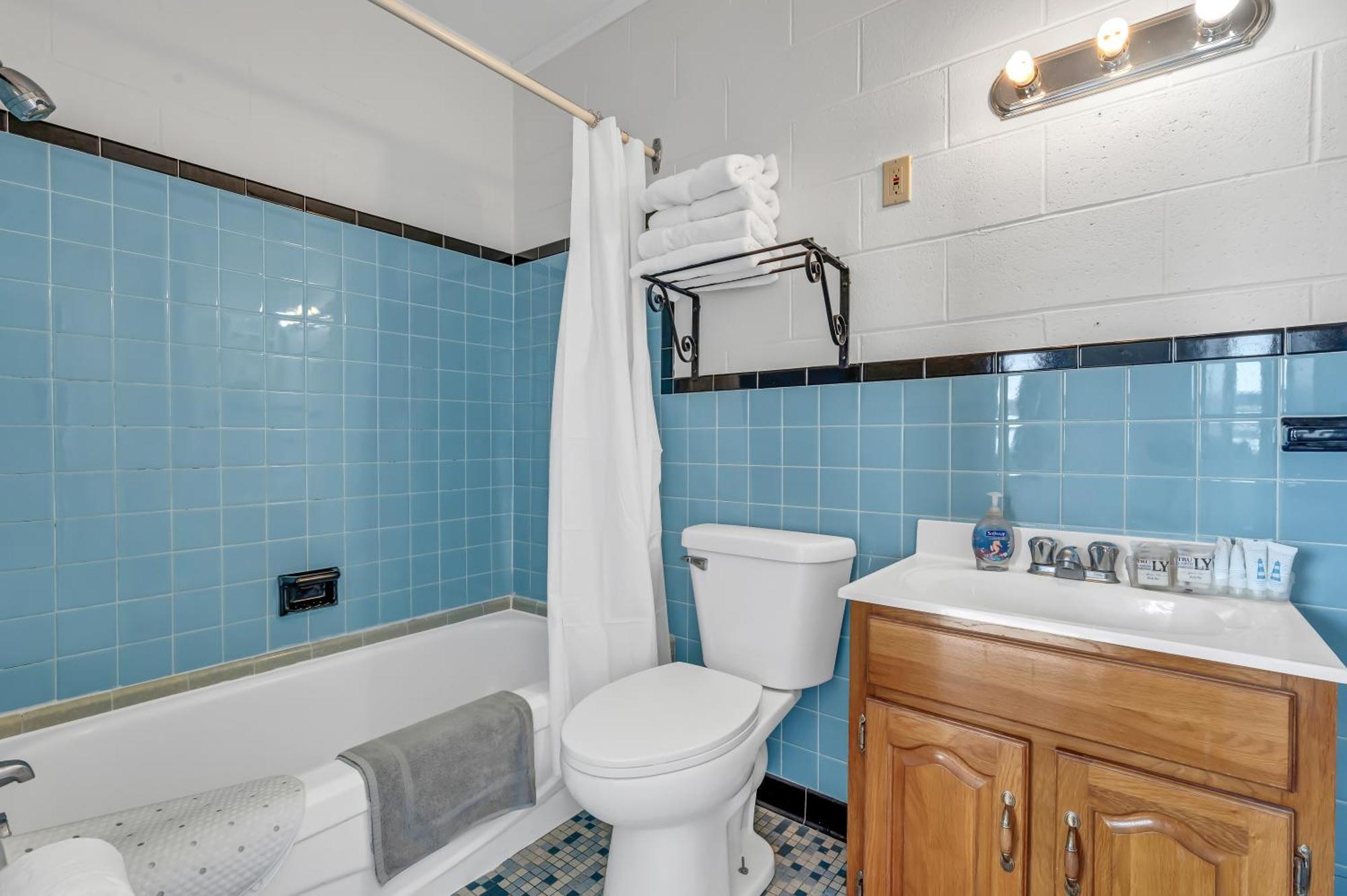 Cape View Motel & Cottages Mavilette Room photo