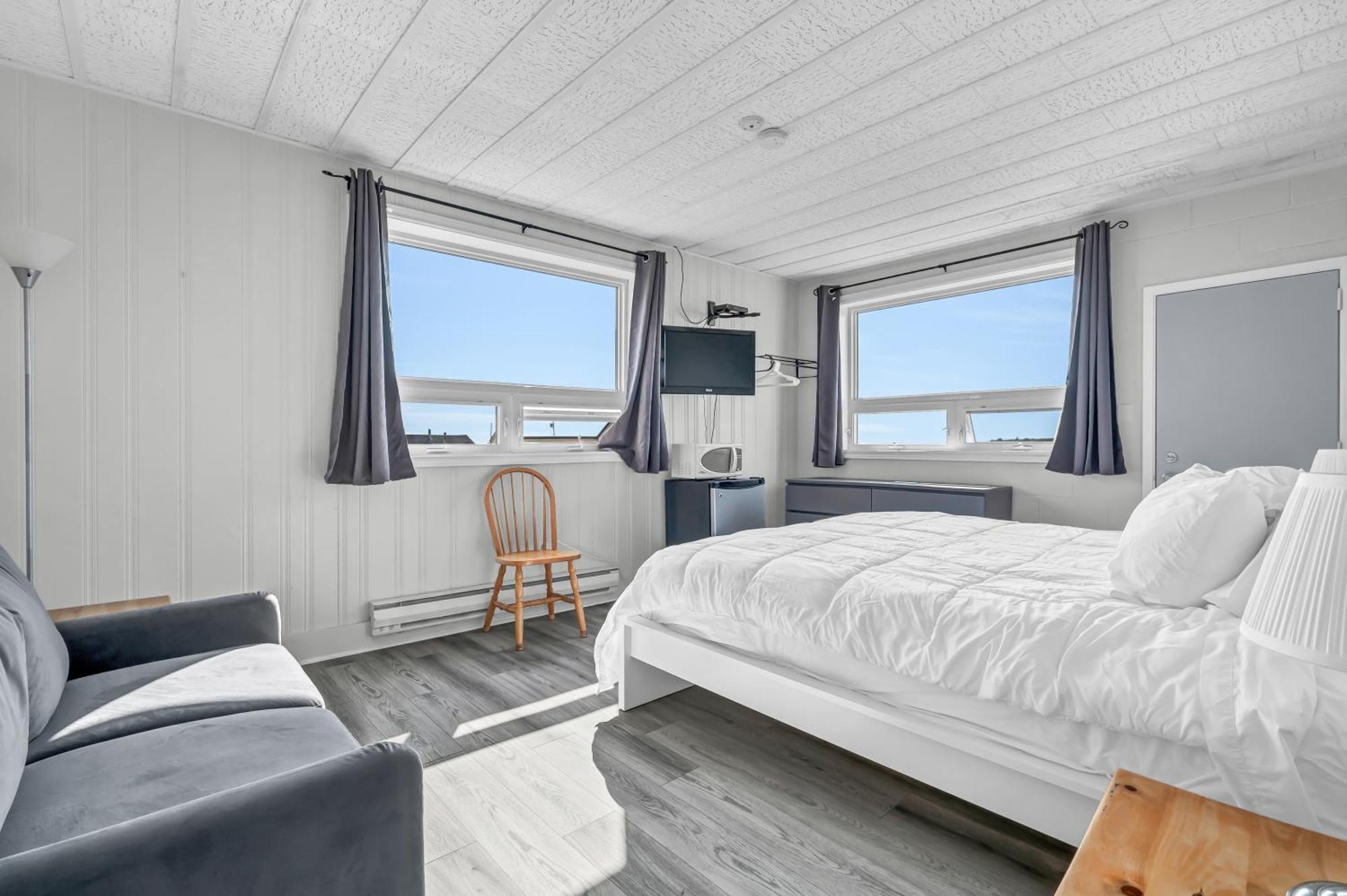 Cape View Motel & Cottages Mavilette Room photo
