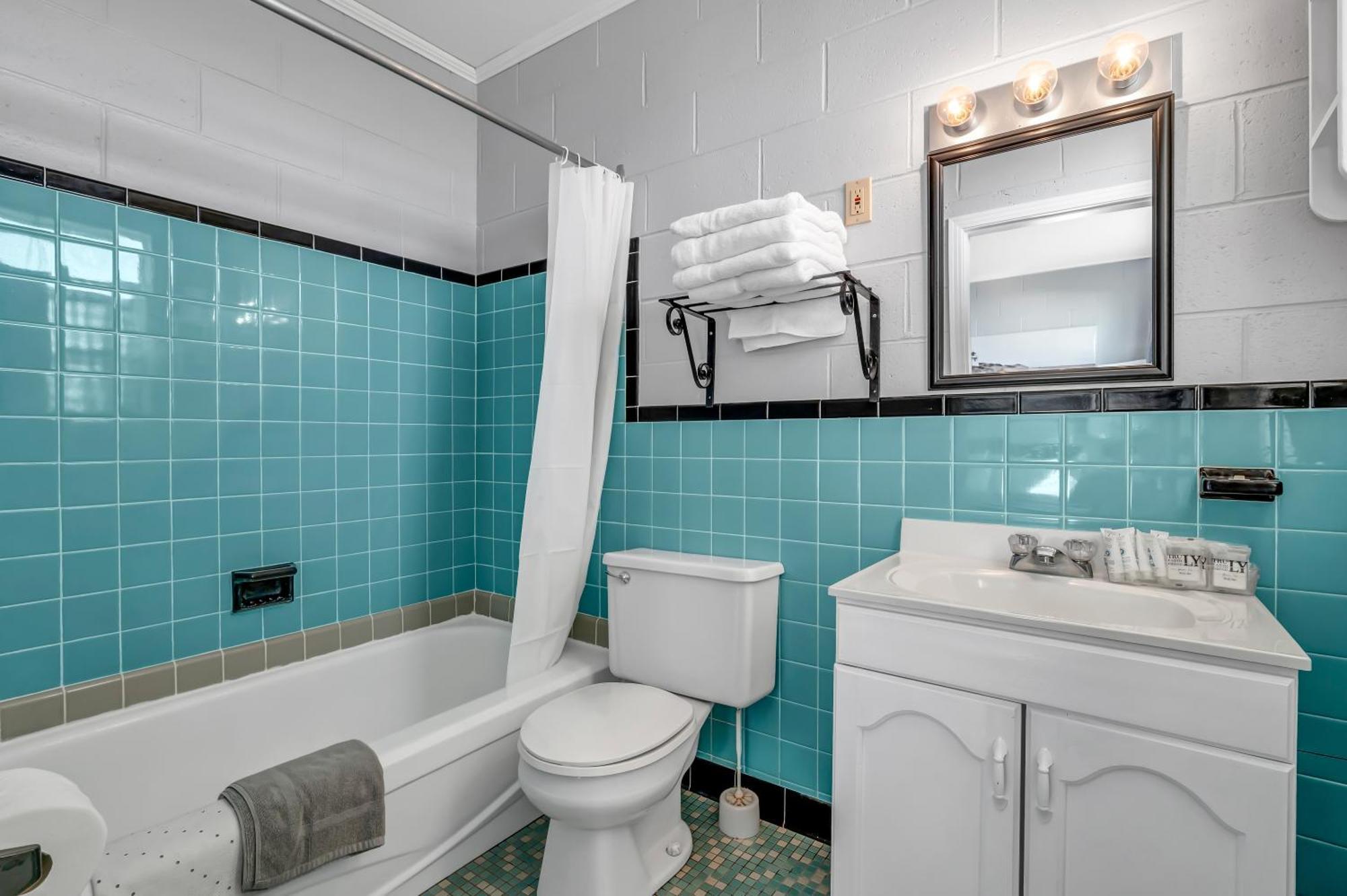 Cape View Motel & Cottages Mavilette Room photo