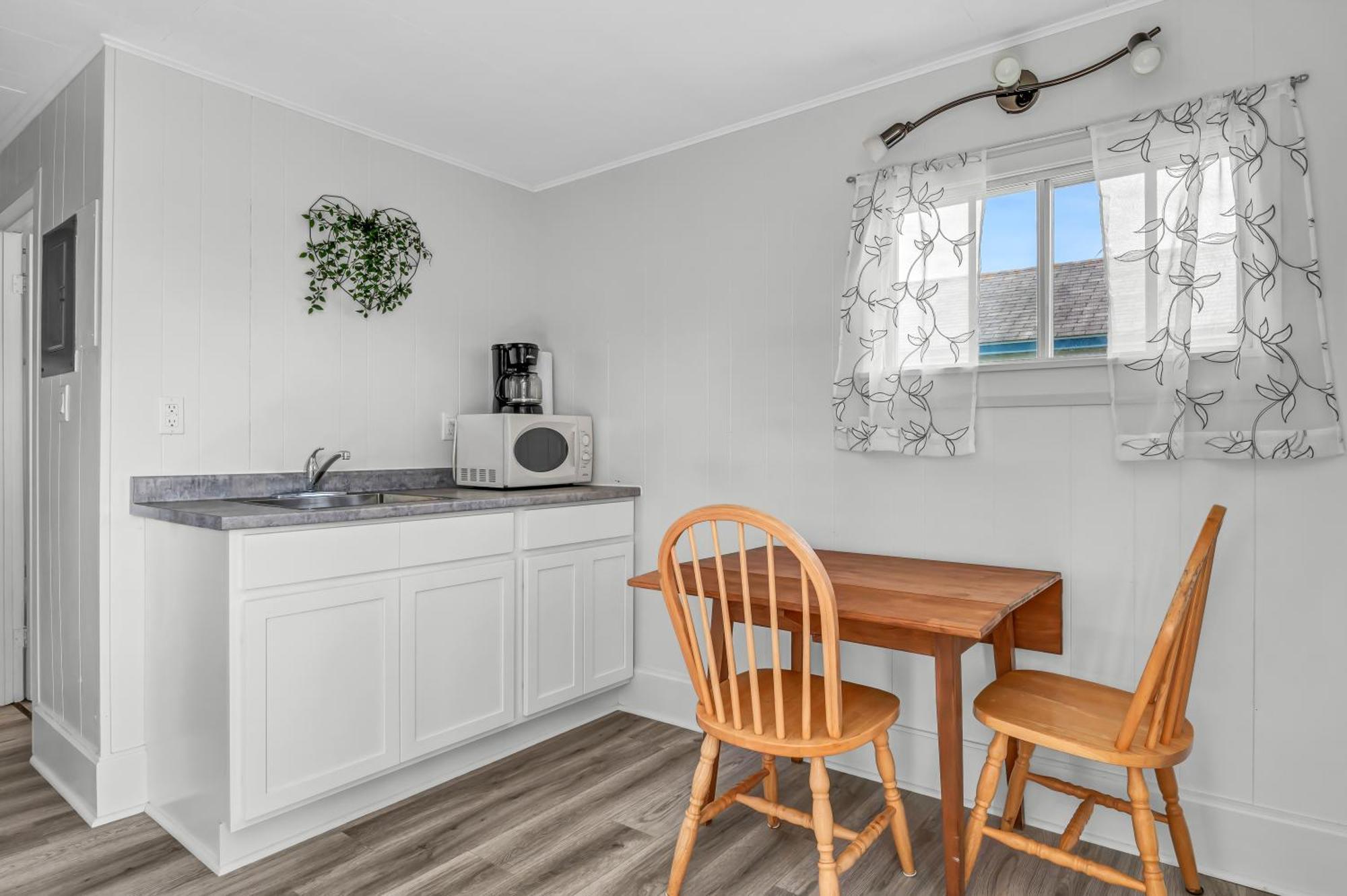Cape View Motel & Cottages Mavilette Room photo